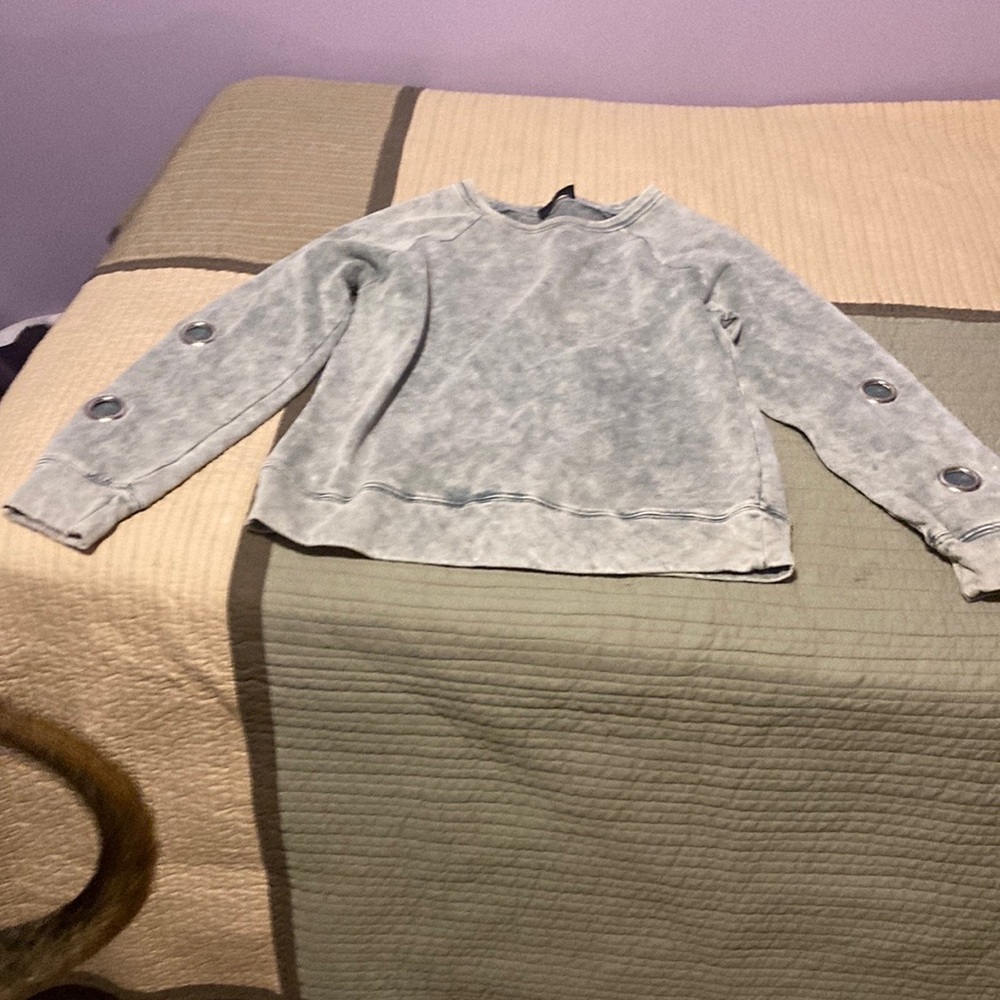 Women’s large sweatshirt with 2 metal grommets in each sleeve.